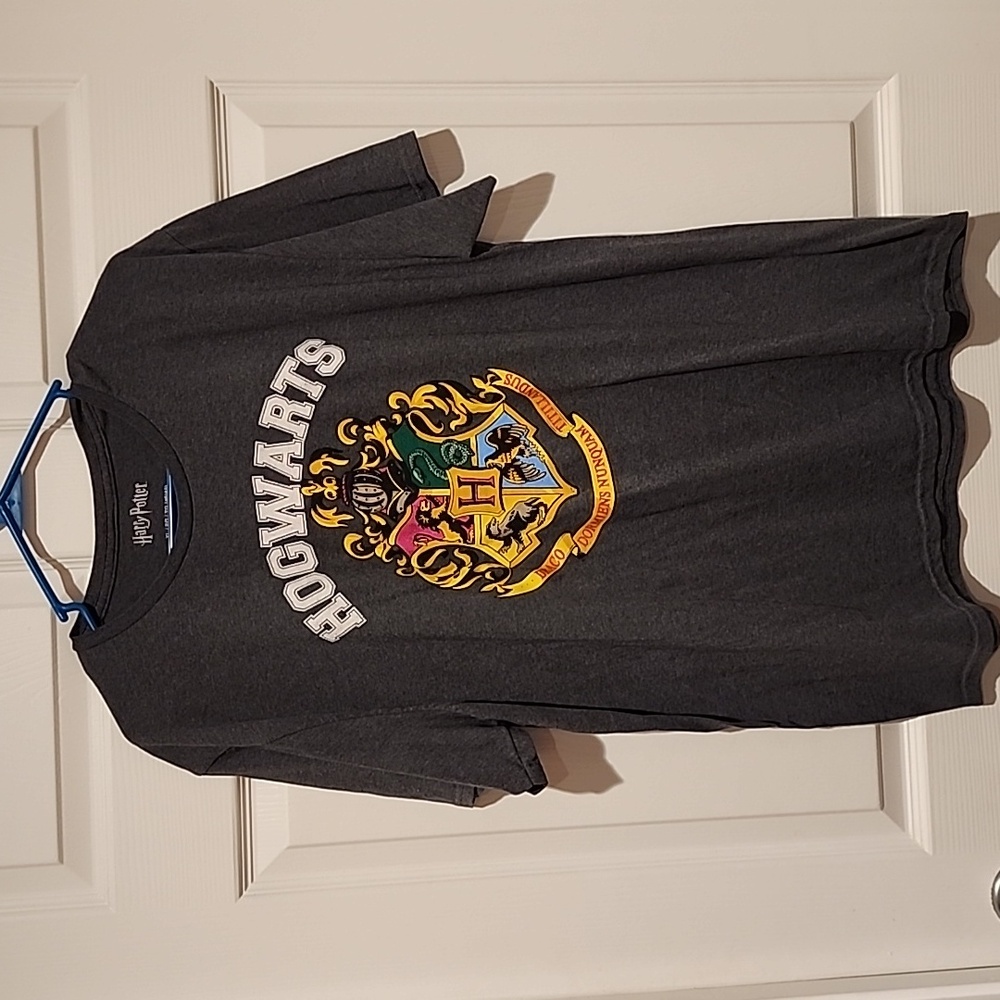 Hogwarts tshirt:  unisex,  XL